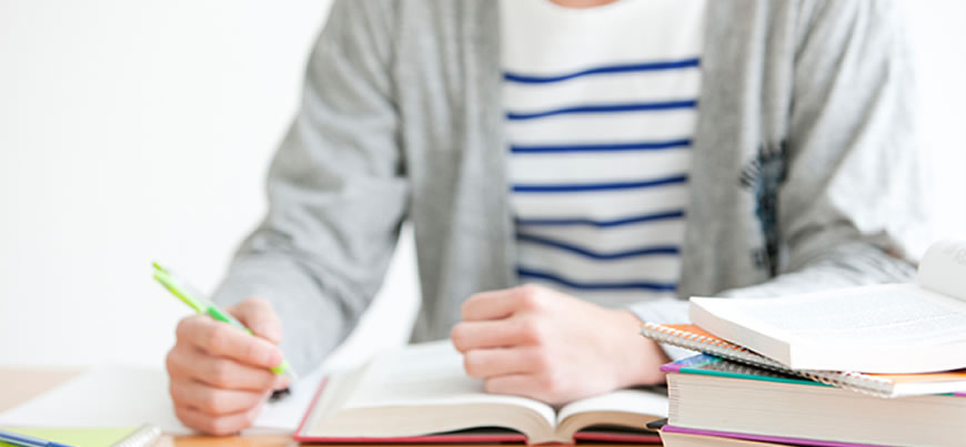 行政書士試験の合格率は12.90% 年齢送別データや過去10年分の推移も紹介